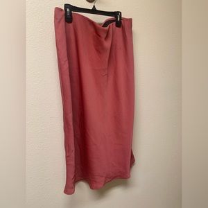 Silky midi target skirt. Elastic waist. Large. Worn …twice? Maybe only once 😆